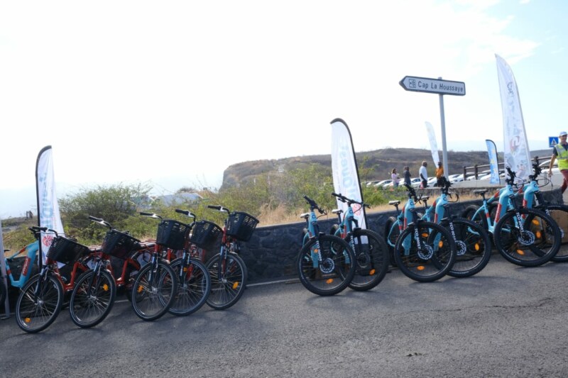 La circulation dans les deux sens est de nouveau possible sur la RN1A depuis ce samedi 28 octobre 2023. Cet événement marque également l’inauguration de la piste cyclable avec vue sur mer du Cap LA HOUSSAYE.