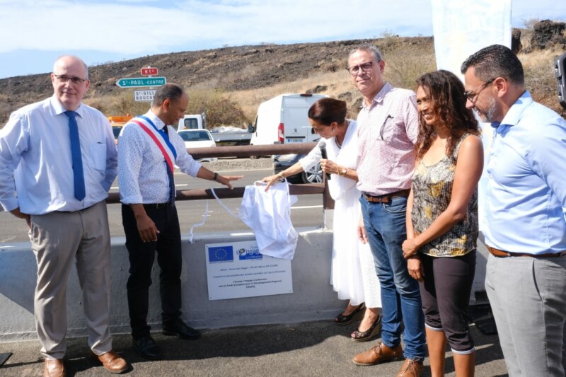 La circulation dans les deux sens est de nouveau possible sur la RN1A depuis ce samedi 28 octobre 2023. Cet événement marque également l’inauguration de la piste cyclable avec vue sur mer du Cap LA HOUSSAYE.