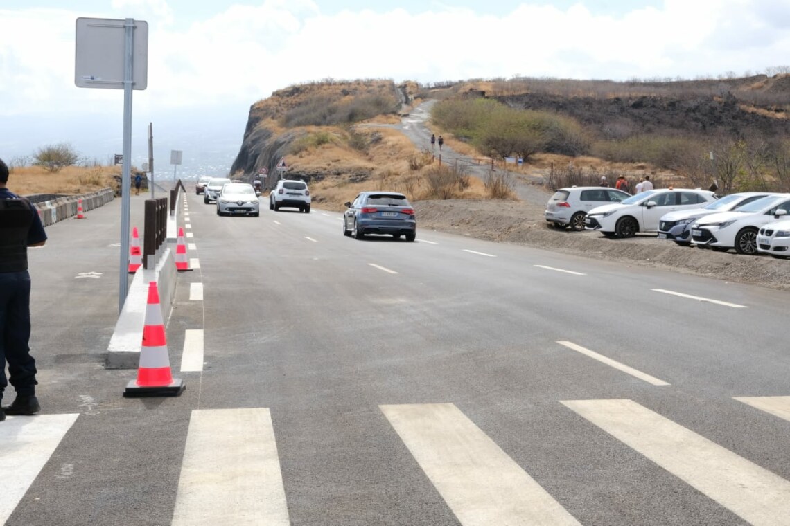 La circulation dans les deux sens est de nouveau possible sur la RN1A depuis ce samedi 28 octobre 2023. Cet événement marque également l’inauguration de la piste cyclable avec vue sur mer du Cap LA HOUSSAYE.