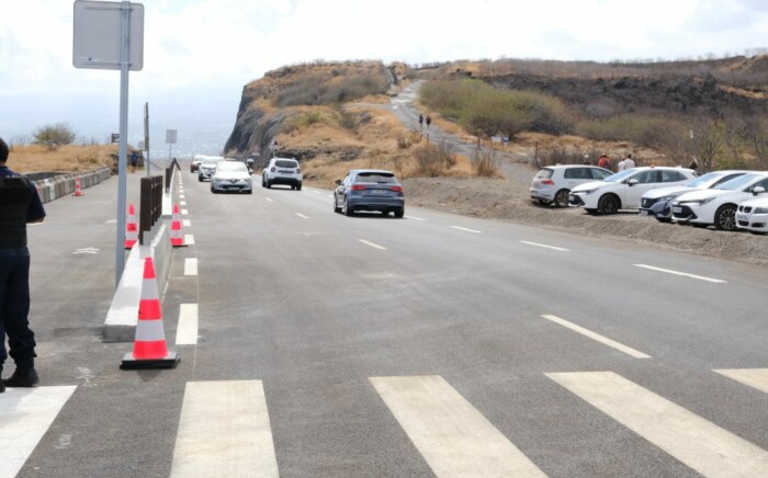 La circulation dans les deux sens est de nouveau possible sur la RN1A depuis ce samedi 28 octobre 2023. Cet événement marque également l’inauguration de la piste cyclable avec vue sur mer du Cap LA HOUSSAYE.