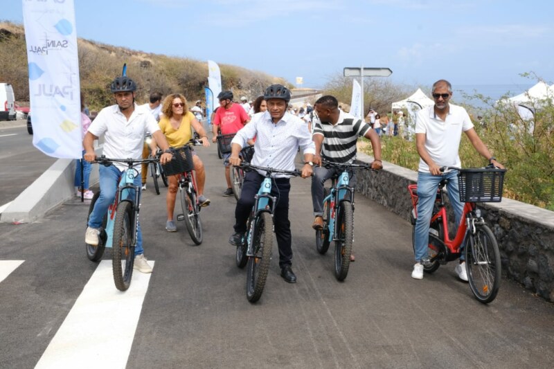 La circulation dans les deux sens est de nouveau possible sur la RN1A depuis ce samedi 28 octobre 2023. Cet événement marque également l’inauguration de la piste cyclable avec vue sur mer du Cap LA HOUSSAYE.