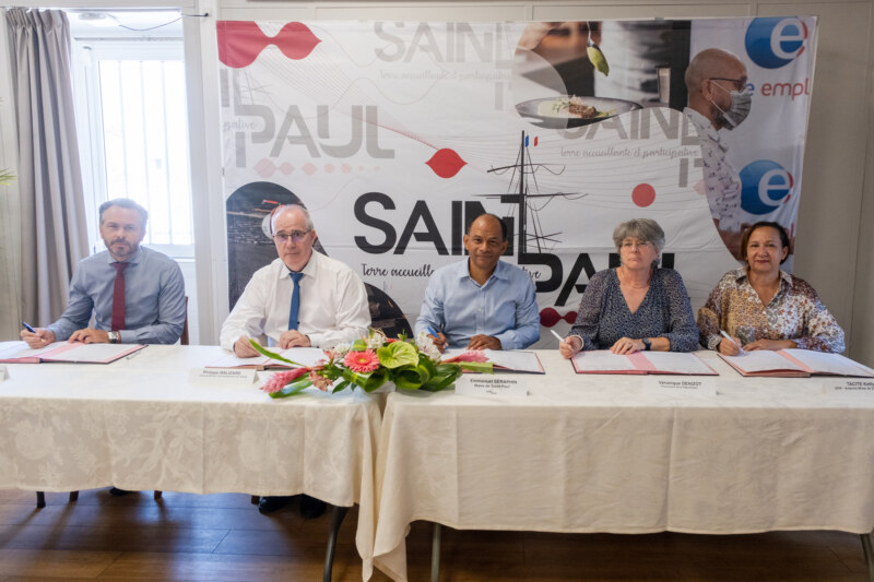 La séance restreinte du Conseil Local de Sécurité et de Prévention de la Délinquance de Saint-Paul s’est tenue à l’Hôtel de Ville le mercredi 27 septembre 2023 en présence du Maire de Saint-Paul, Emmanuel SÉRAPHIN, également président du CLSPD.