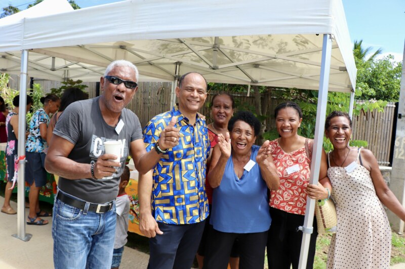 Ce mardi 19 décembre 2023 marque une étape importante avec l'inauguration des travaux de l'opération Tamarins à Grand Fond. Le Maire de Saint-Paul, Emmanuel SÉRAPHIN, a signé quatre ventes de parcelles avec des Occupants sans titre (OST). C'est une fierté car ces familles saint-pauloises vont pouvoir devenir propriétaires de leur logement.