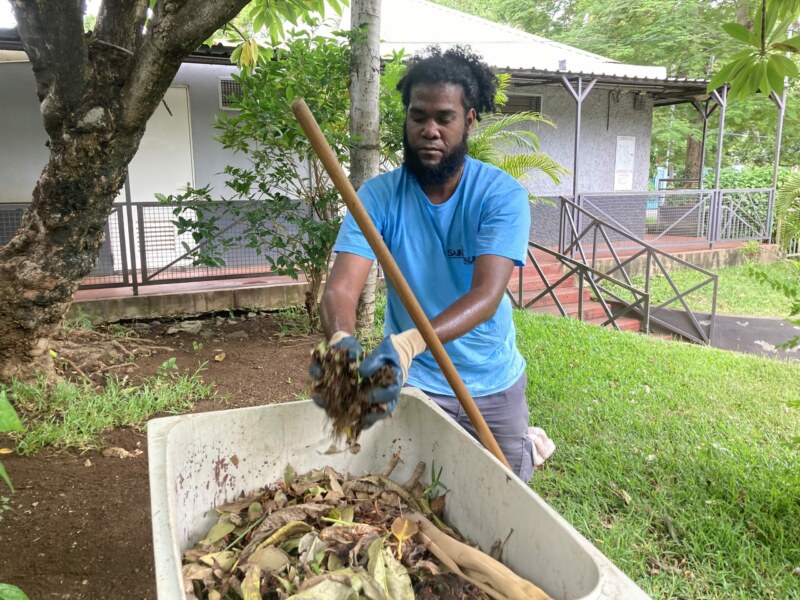 À l'approche de la rentrée scolaire, le Maire de Saint-Paul, Emmanuel SÉRAPHIN, et les équipes communales sont toujours sur le terrain afin de garantir une rentrée dans les meilleures conditions possibles aux 12 860 élèves des 66 écoles du territoire. Ici à l'école Jean-Luc-Daly-ERAYA.