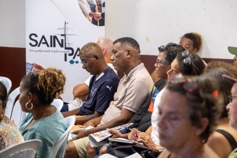 Direction Carosse pour le Maire de Saint-Paul, Emmanuel SÉRAPHIN, venu échanger avec les habitant·es du Bassin de vie de Saint-Gilles-les-Bains directement dans leur kartyé pour un nouveau moment de participation citoyenne.