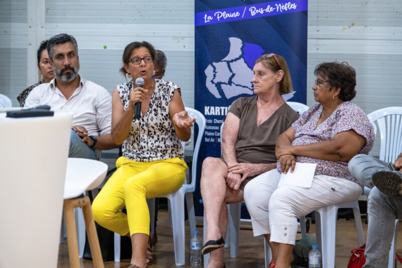 Vyen koz èk le Maire : présentation du bilan de mi-mandat à la salle polyvalente du Ruisseau dans le Bassin de vie de La Plaine/Bois-de-Nèfles.