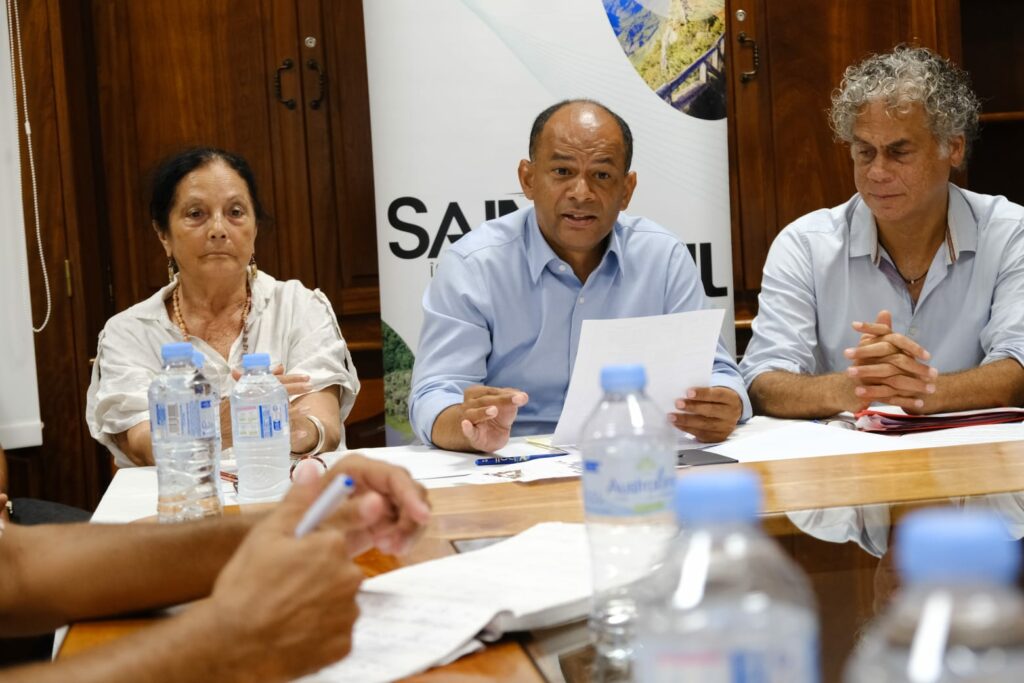 Contrairement aux informations qui circulent, la Croix Jubilé qui se trouve à Saint-Gilles-les-Bains ne sera pas détruite. Son accès sera garanti à tous et préservé.