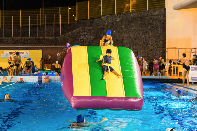 Découvrez les belles photos prises pour la dernière nocturne organisée à la piscine Josselyn-FLAHAUT de Plateau Caillou ce mardi 26 mars 2024 !