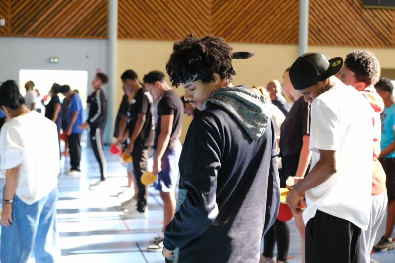 Saint-Paul a accueilli l’événement « Du stade vers l’emploi » au gymnase de Plateau Caillou ce jeudi 16 mai 2024. 20 recruteurs sont venus rencontrer des jeunes talents autour du tennis de table avant de dévoiler les offres d’emploi. Commerce, hôtellerie-restauration : 50 postes en alternance étaient à pourvoir.