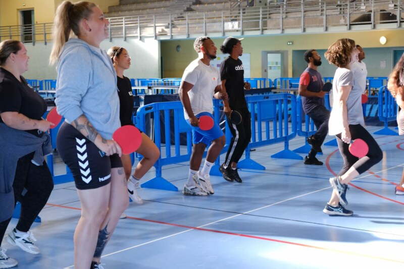 Saint-Paul a accueilli l’événement « Du stade vers l’emploi » au gymnase de Plateau Caillou ce jeudi 16 mai 2024. 20 recruteurs sont venus rencontrer des jeunes talents autour du tennis de table avant de dévoiler les offres d’emploi. Commerce, hôtellerie-restauration : 50 postes en alternance étaient à pourvoir.