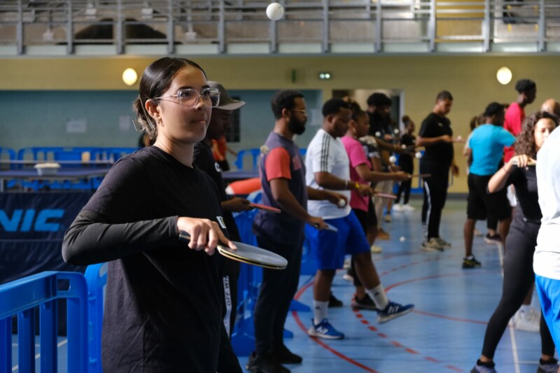 Saint-Paul a accueilli l’événement « Du stade vers l’emploi » au gymnase de Plateau Caillou ce jeudi 16 mai 2024. 20 recruteurs sont venus rencontrer des jeunes talents autour du tennis de table avant de dévoiler les offres d’emploi. Commerce, hôtellerie-restauration : 50 postes en alternance étaient à pourvoir.