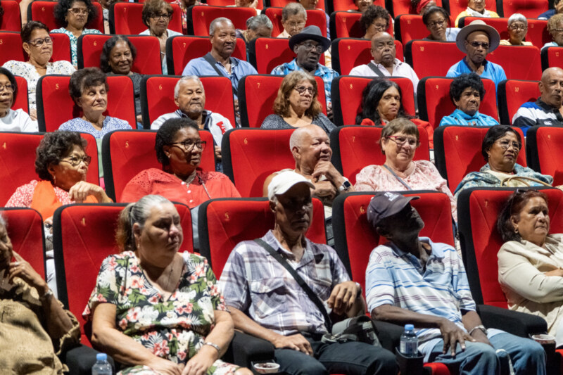 Saint-Paul, c'est la Ville des séniors où il fait bon vivre à La Réunion ! L'opération Cinéma séniors, spécialement organisée par la Commune en leur honneur, se tient ce vendredi 24 mai 2024 au multiplex de Cambaie.
