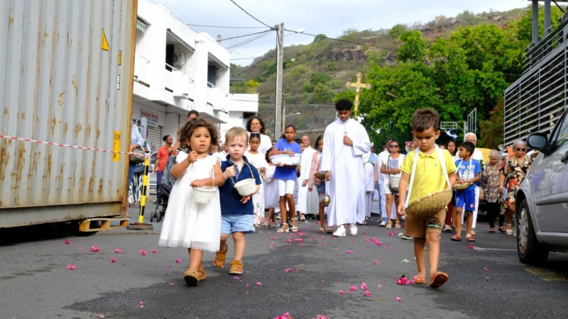 Saint-Paul, berceau du Peuplement de La Réunion, a vécu un moment empreint de recueillement et d’émotion lors de la Fête des Pêcheurs, organisée sur le Débarcadère, ce jeudi 15 août 2024.