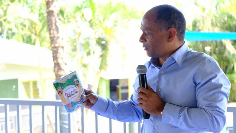 Le Maire de Saint-Paul, Emmanuel SÉRAPHIN, l'Adjointe aux Affaires scolaires, Nila RADAKICHENIN, l'Adjoint au Plan éducatif Global, Salim NANA-IBRAHIM, l'Adjoint à la Restauration scolaire, Yann CRIGHTON, les services et les agents visitent ce mercredi 14 août 2024 l'école maternelle des Fourmis au Guillaume. Saint-Paul lé paré pour la rentrée scolaire 2024-2025 !