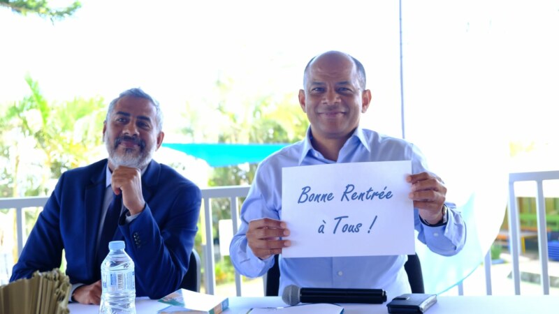 Le Maire de Saint-Paul, Emmanuel SÉRAPHIN, l'Adjointe aux Affaires scolaires, Nila RADAKICHENIN, l'Adjoint au Plan éducatif Global, Salim NANA-IBRAHIM, l'Adjoint à la Restauration scolaire, Yann CRIGHTON, les services et les agents visitent ce mercredi 14 août 2024 l'école maternelle des Fourmis au Guillaume. Saint-Paul lé paré pour la rentrée scolaire 2024-2025 !