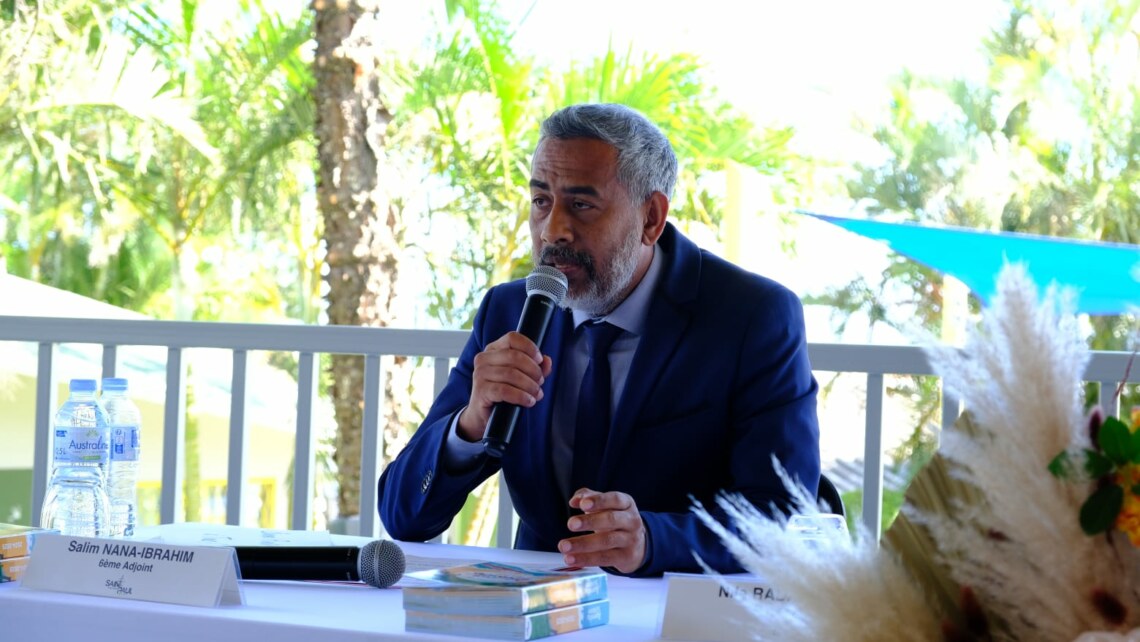 Le Maire de Saint-Paul, Emmanuel SÉRAPHIN, l'Adjointe aux Affaires scolaires, Nila RADAKICHENIN, l'Adjoint au Plan éducatif Global, Salim NANA-IBRAHIM, l'Adjoint à la Restauration scolaire, Yann CRIGHTON, les services et les agents visitent ce mercredi 14 août 2024 l'école maternelle des Fourmis au Guillaume. Saint-Paul lé paré pour la rentrée scolaire 2024-2025 !