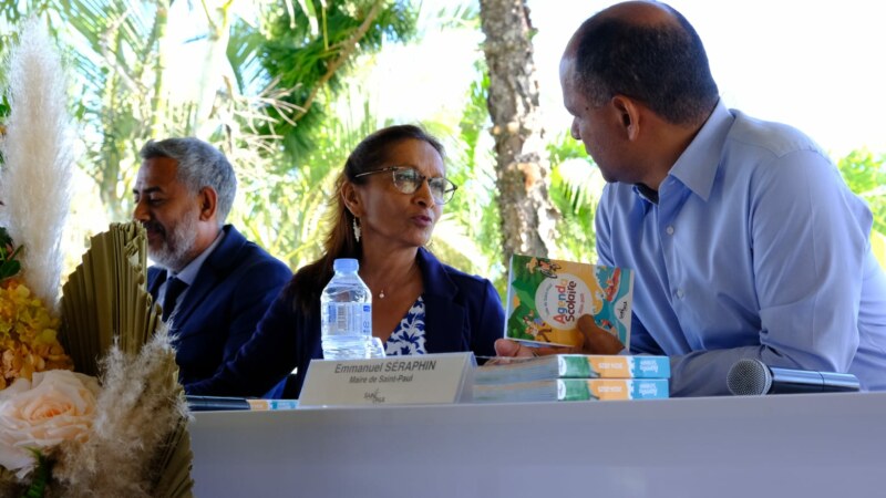 Le Maire de Saint-Paul, Emmanuel SÉRAPHIN, l'Adjointe aux Affaires scolaires, Nila RADAKICHENIN, l'Adjoint au Plan éducatif Global, Salim NANA-IBRAHIM, l'Adjoint à la Restauration scolaire, Yann CRIGHTON, les services et les agents visitent ce mercredi 14 août 2024 l'école maternelle des Fourmis au Guillaume. Saint-Paul lé paré pour la rentrée scolaire 2024-2025 !