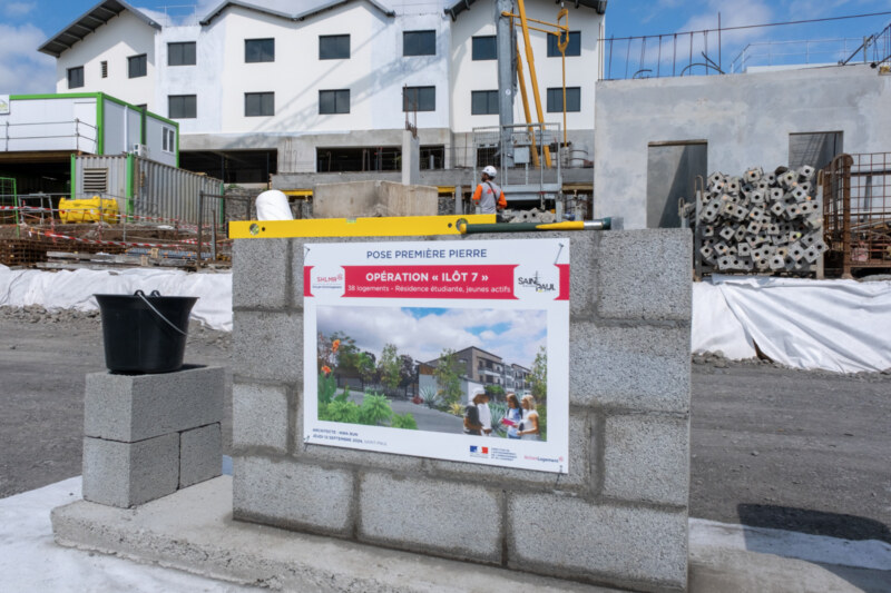 La SHLMR et la Ville de Saint-Paul réaffirment leur engagement commun pour améliorer l'accès au logement à La Réunion avec la pose de la première pierre de la résidence étudiante et jeunes actifs