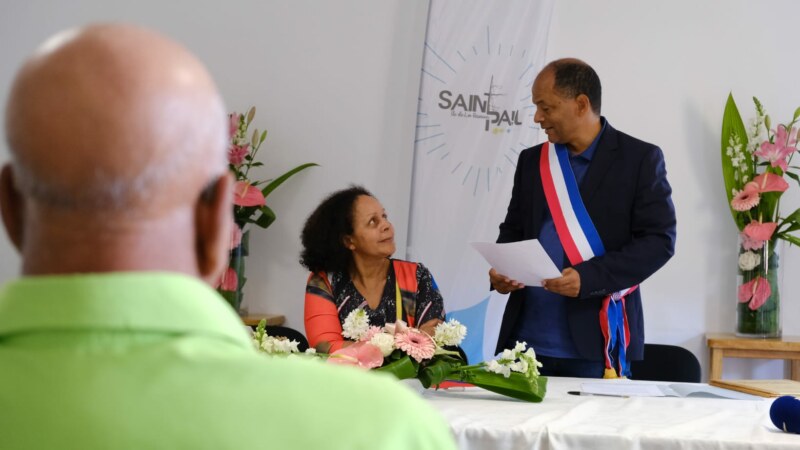 Après des années de combat, Marie-Germaine PÉRIGOGNE a enfin retrouvé son nom d’origine, grâce à son acte de naissance remis ce jour à la mairie annexe de Bois-de-Nèfles, le quartier où elle est née le 24 mars 1963.