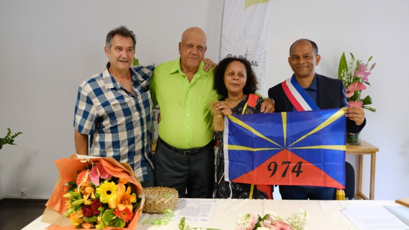 Après des années de combat, Marie-Germaine PÉRIGOGNE a enfin retrouvé son nom d’origine, grâce à son acte de naissance remis ce jour à la mairie annexe de Bois-de-Nèfles, le quartier où elle est née le 24 mars 1963.