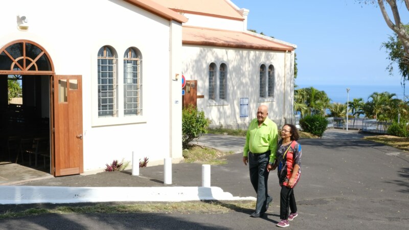 Après des années de combat, Marie-Germaine PÉRIGOGNE a enfin retrouvé son nom d’origine, grâce à son acte de naissance remis ce jour à la mairie annexe de Bois-de-Nèfles, le quartier où elle est née le 24 mars 1963.