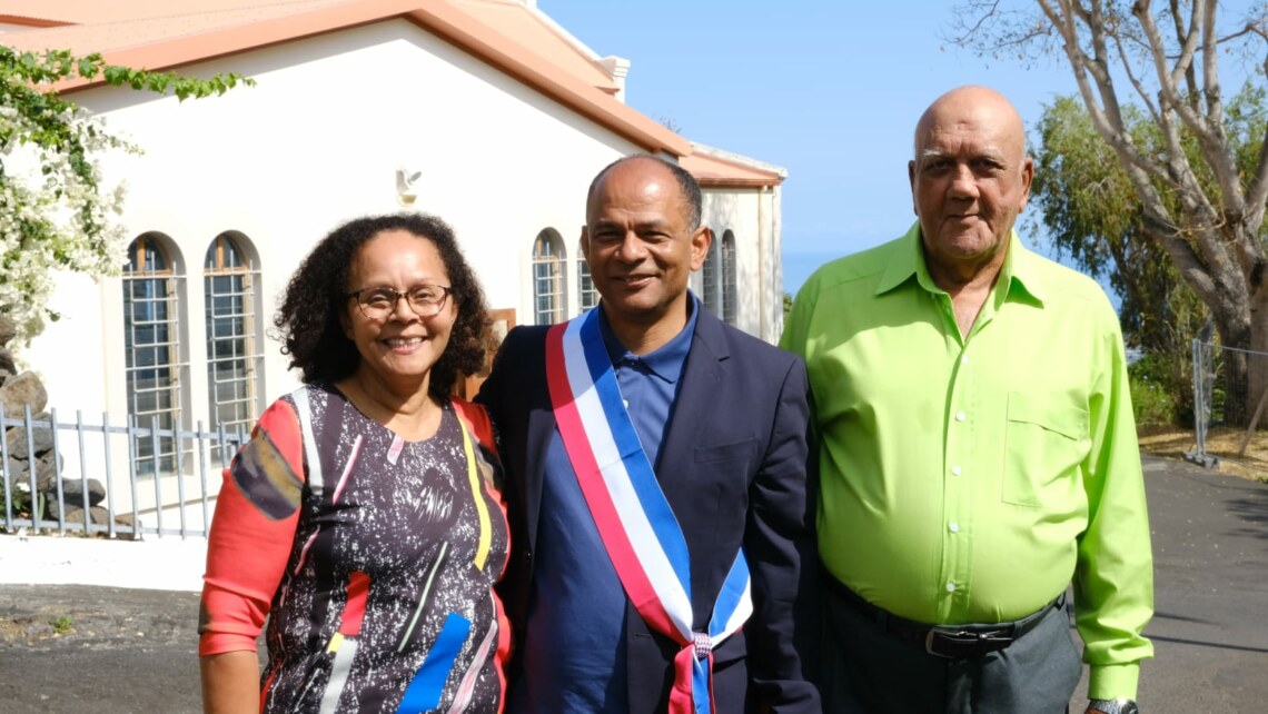 Après des années de combat, Marie-Germaine PÉRIGOGNE a enfin retrouvé son nom d’origine, grâce à son acte de naissance remis ce jour à la mairie annexe de Bois-de-Nèfles, le quartier où elle est née le 24 mars 1963.