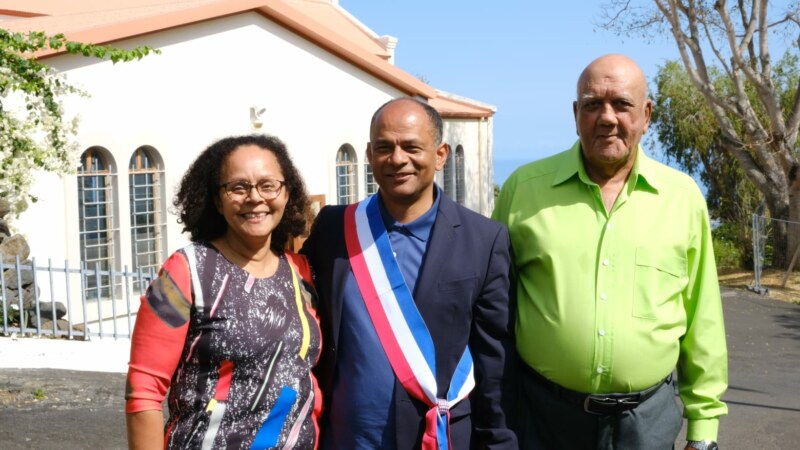 Après des années de combat, Marie-Germaine PÉRIGOGNE a enfin retrouvé son nom d’origine, grâce à son acte de naissance remis ce jour à la mairie annexe de Bois-de-Nèfles, le quartier où elle est née le 24 mars 1963.