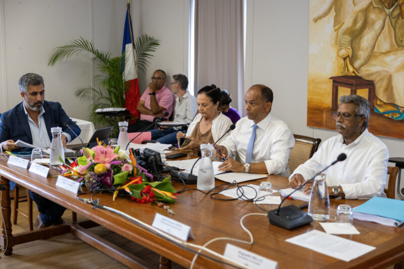 Le Maire de Saint-Paul, Emmanuel SERAPHIN, et les élu·es votent un Budget primitif (BP) 2025 ambitieux, prudent et sérieux s’élevant à 258 millions d’euros, au dernier Conseil municipal de l’année 2024 placé sous le signe de la solidarité en faveur du peuple mahorais.