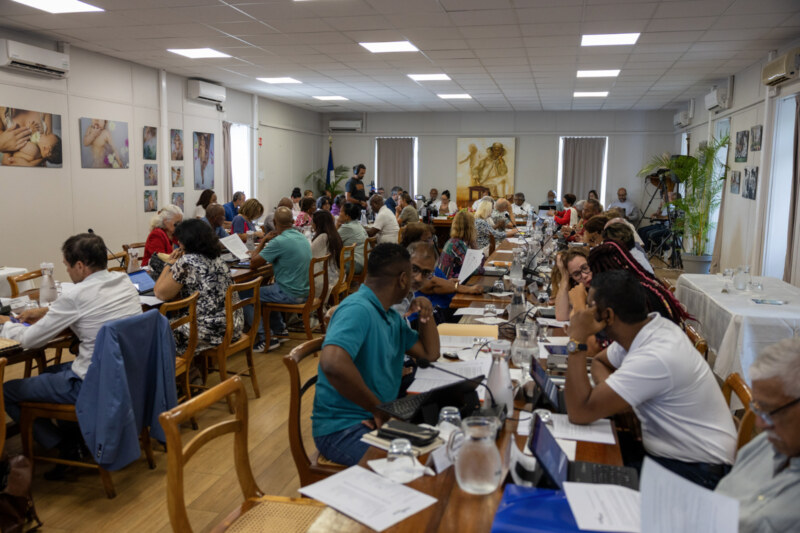 Le Maire de Saint-Paul, Emmanuel SERAPHIN, et les élu·es votent un Budget primitif (BP) 2025 ambitieux, prudent et sérieux s’élevant à 258 millions d’euros, au dernier Conseil municipal de l’année 2024 placé sous le signe de la solidarité en faveur du peuple mahorais.