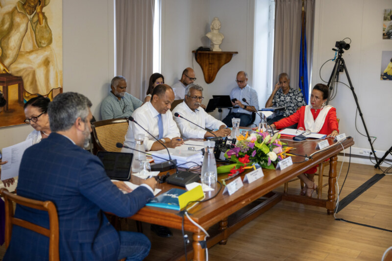 Le Maire de Saint-Paul, Emmanuel SERAPHIN, et les élu·es votent un Budget primitif (BP) 2025 ambitieux, prudent et sérieux s’élevant à 258 millions d’euros, au dernier Conseil municipal de l’année 2024 placé sous le signe de la solidarité en faveur du peuple mahorais.