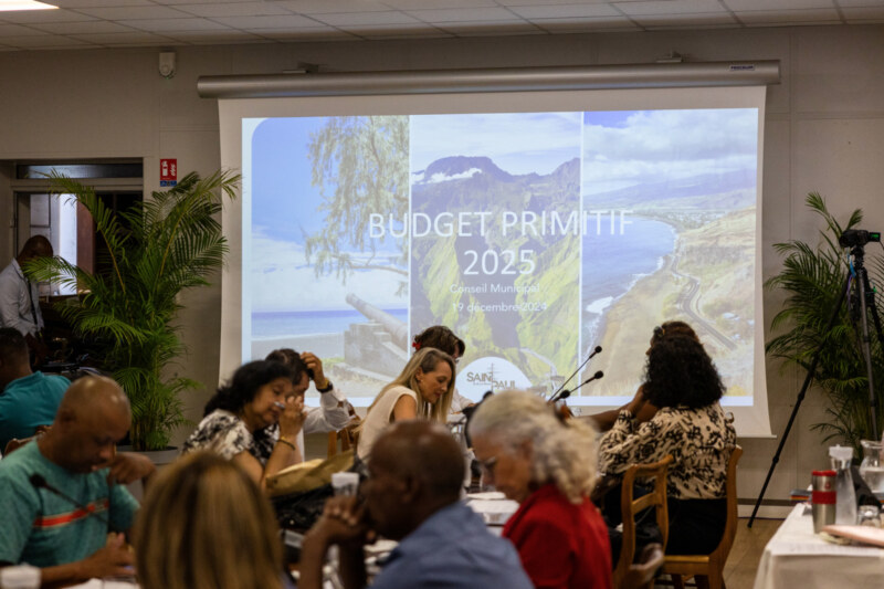 Le Maire de Saint-Paul, Emmanuel SERAPHIN, et les élu·es votent un Budget primitif (BP) 2025 ambitieux, prudent et sérieux s’élevant à 258 millions d’euros, au dernier Conseil municipal de l’année 2024 placé sous le signe de la solidarité en faveur du peuple mahorais.