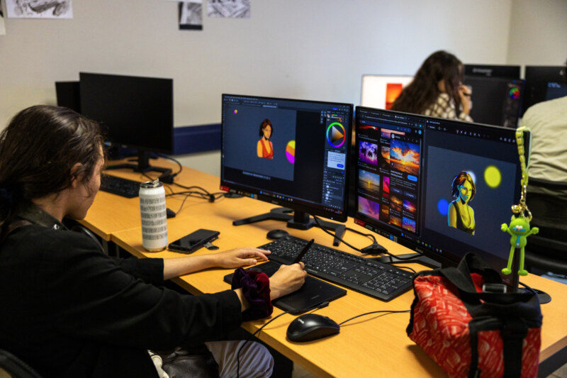 Saint-Paul écrit une nouvelle page de son histoire en accueillant officiellement le campus RUBIKA Réunion sur son territoire. L’inauguration de cet établissement d’excellence, ce mercredi 29 janvier 2025 à Tamarun, marque une ambition forte : faire du territoire saint-paulois un pôle d’innovation et de créativité dans les secteurs du jeux vidéo, de l’animation et du numérique.