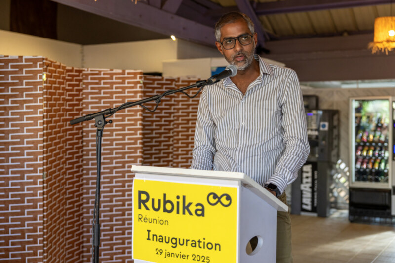 Saint-Paul écrit une nouvelle page de son histoire en accueillant officiellement le campus RUBIKA Réunion sur son territoire. L’inauguration de cet établissement d’excellence, ce mercredi 29 janvier 2025 à Tamarun, marque une ambition forte : faire du territoire saint-paulois un pôle d’innovation et de créativité dans les secteurs du jeux vidéo, de l’animation et du numérique.