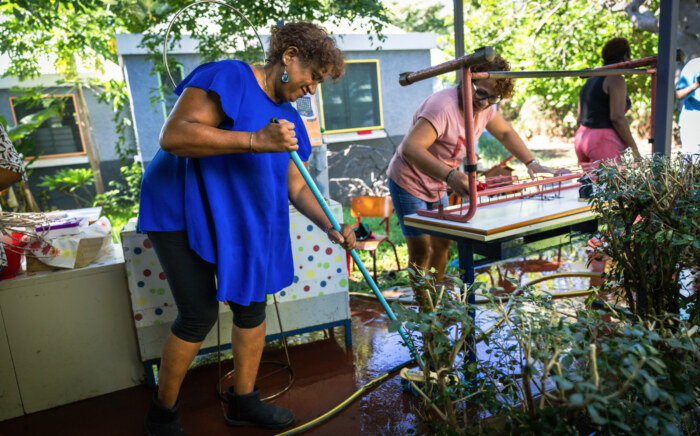 À Saint-Paul, la mobilisation est totale ! Après les dégâts, tous les moyens sont engagés sur le nettoyage et la sécurisation de l’école située à Grande Fontaine.