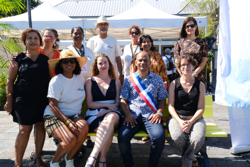Le vendredi 28 mars 2025, à l'occasion de la Journée mondiale de lutte contre l'endométriose, la Ville de Saint-Paul inaugure le premier banc jaune de La Réunion destiné à sensibiliser à cette maladie qui touche une femme sur dix en France. Installé sur la Place Lo Peplaz, au Débarcadère, ce banc est un marqueur visible de l'engagement municipal aux côtés des associations et du corps médical.