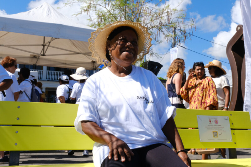 Le vendredi 28 mars 2025, à l'occasion de la Journée mondiale de lutte contre l'endométriose, la Ville de Saint-Paul inaugure le premier banc jaune de La Réunion destiné à sensibiliser à cette maladie qui touche une femme sur dix en France. Installé sur la Place Lo Peplaz, au Débarcadère, ce banc est un marqueur visible de l'engagement municipal aux côtés des associations et du corps médical.
