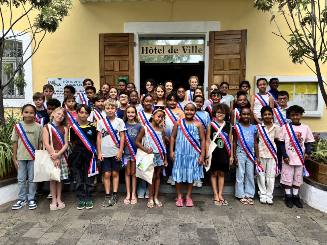 Les nouveaux et anciens élu.es du Conseil Municipal des Enfants.