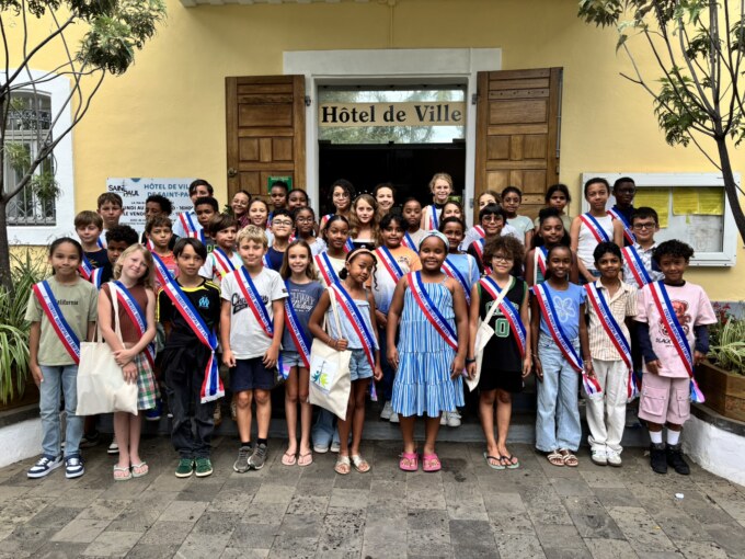 Les nouveaux et anciens élu.es du Conseil Municipal des Enfants.