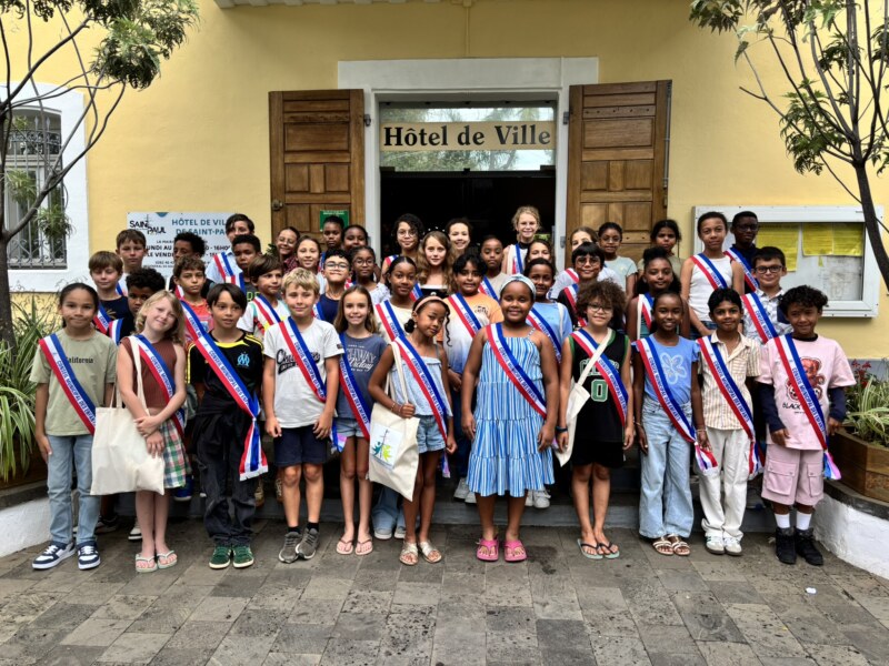 Les nouveaux et anciens élu.es du Conseil Municipal des Enfants.