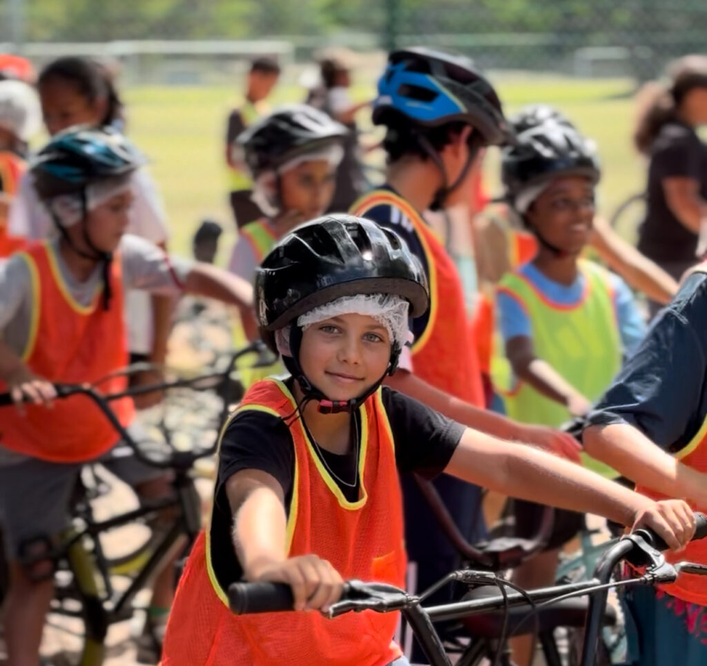 Élève de CM2 sur son vélo - dispositif savoir rouler 2025