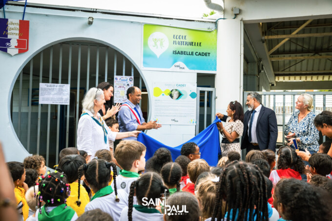 Dévoilement de la plaque d'Isabelle Cadet