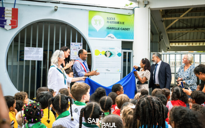 Dévoilement de la plaque d'Isabelle Cadet